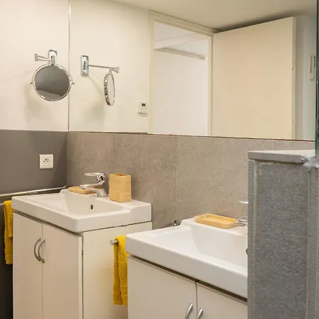 Casale E Piazze 45 Maison De Les Pieds Dans Leau A Holiday home *